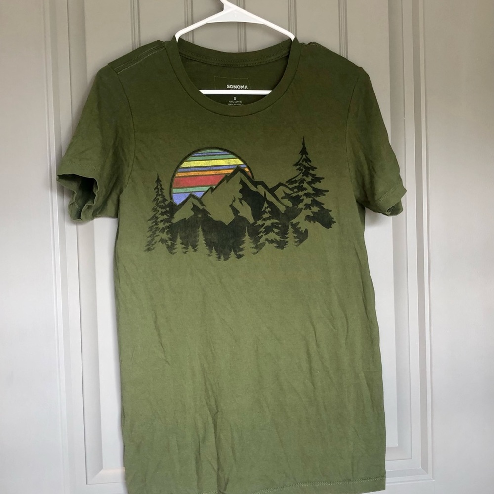 Green men’s T-shirt